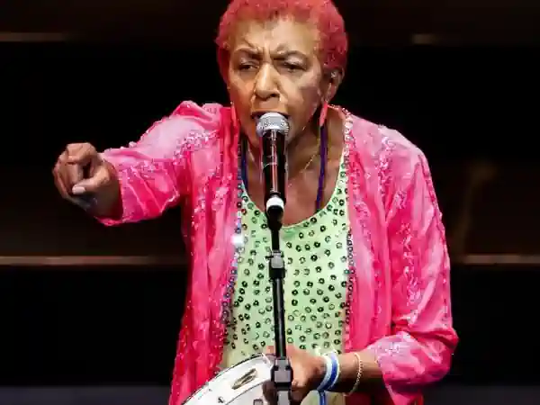 Leci Brandão